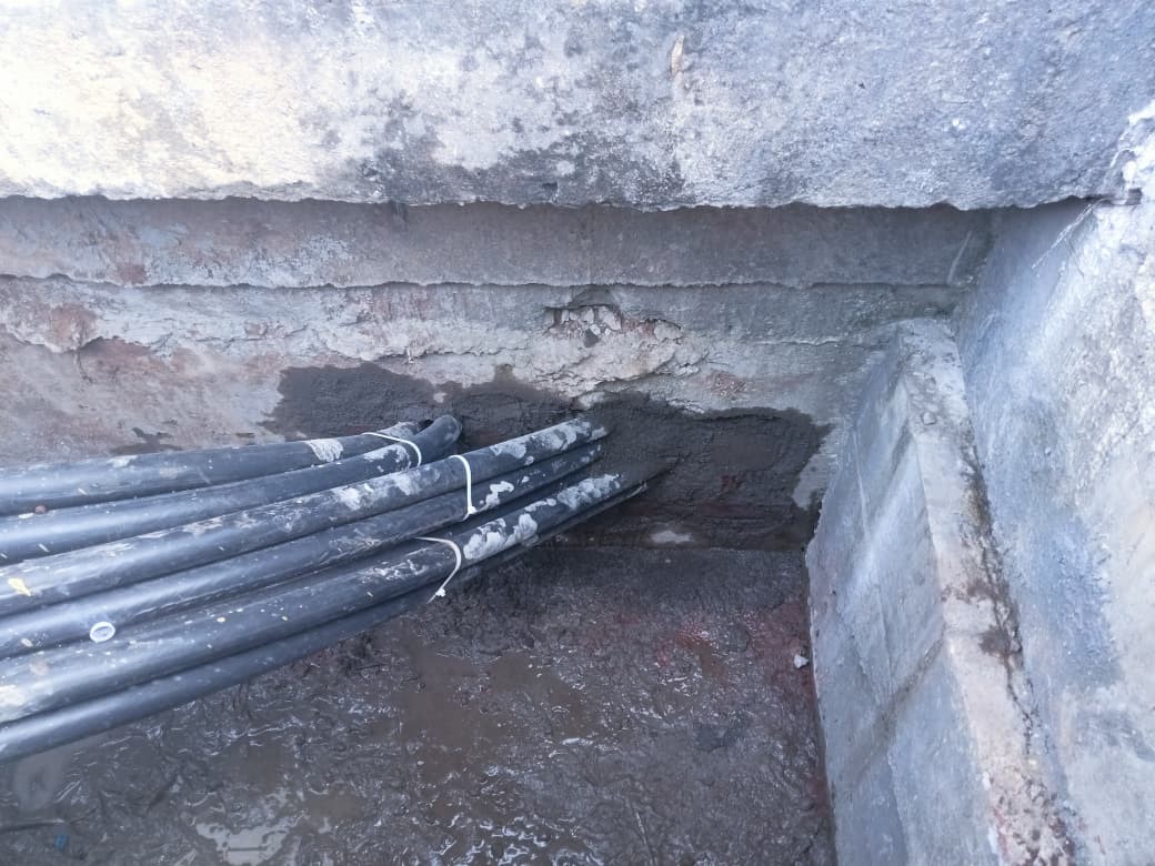 Cable entry through a concrete chamber wall